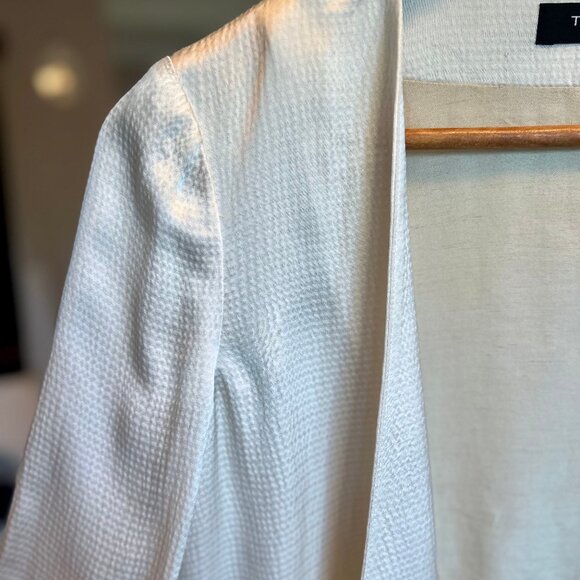 Theory Ivory Hammered Satin Wrap Jacket Blouse Top Long Sleeved Womens Sz P (XS) - Picture 6 of 11